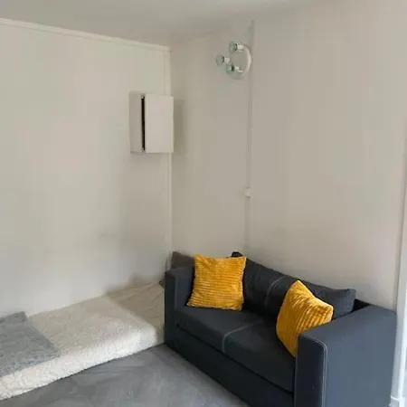 Studio Proche Gare Et Commerces דירה
